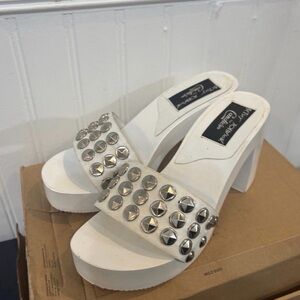 Vintage Betsey Johnson for Candies
90s Y2K SZ 6B Studded
Wooden Platform Mules